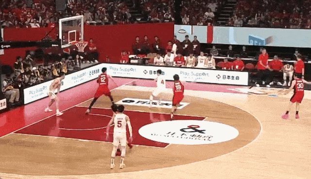 博鱼体育官方网站-狂吹中国技犯违体 日本主场哨离谱!杨毅:无法无天