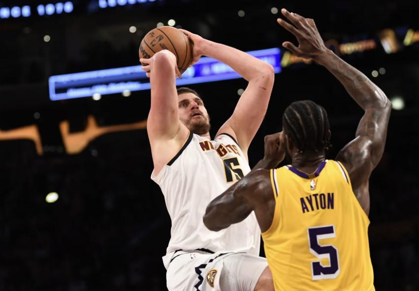 博鱼体育直播-约基奇:里夫斯故意罚丢的回合很精彩,暂停激动原因我也忘了